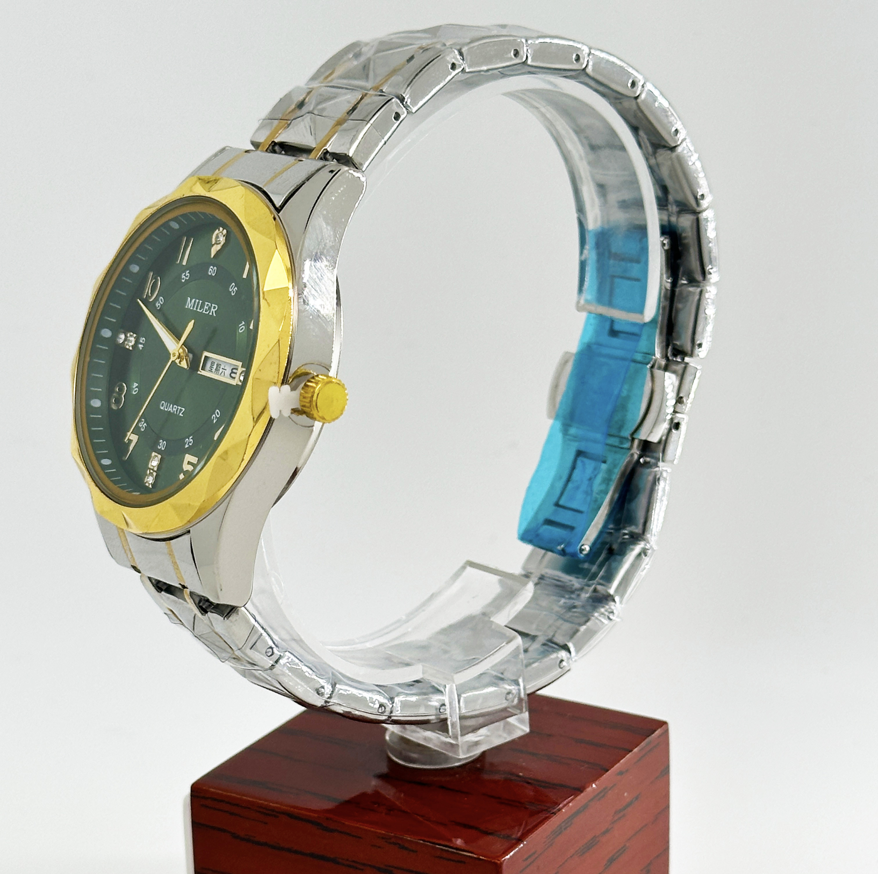 100 Meters Watch Stainless Steel Strap Watch With Quartz Movement