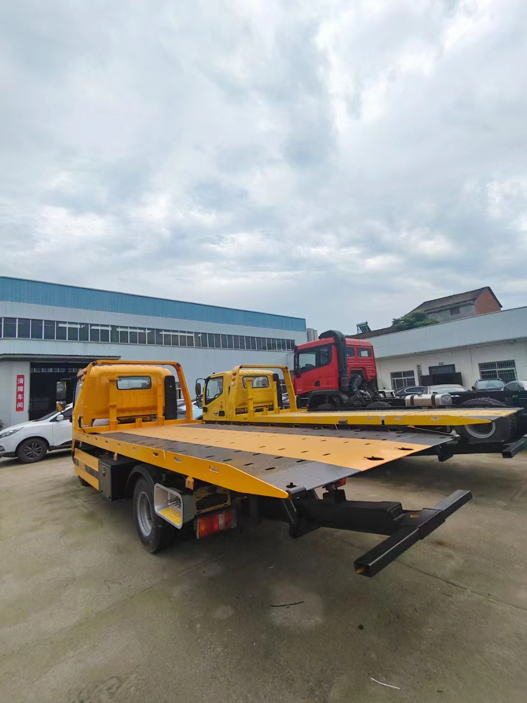 Flatbed Truck 5 Tons Tilting Pallet Trailer for Sale