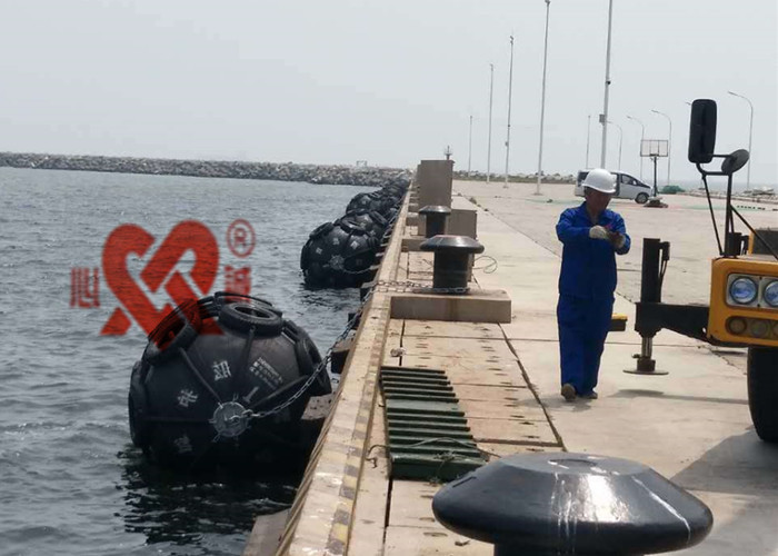 Marine Pneumatic Rubber Fender With Galvanized Chain And Tire