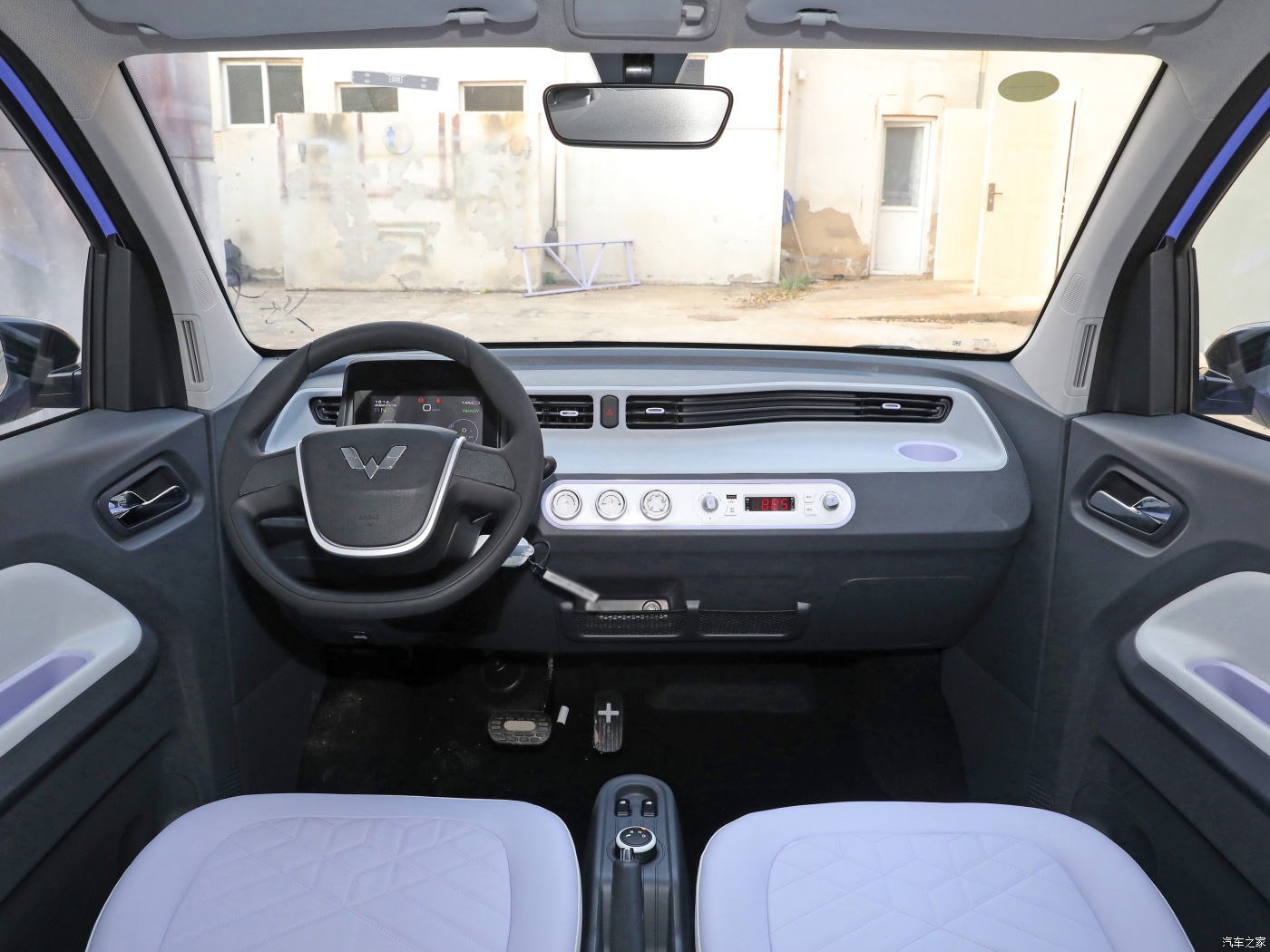 Gray Color Mini EV Cars Wuling Hongguang MINI EV Panoramic Sunroof