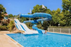 China Commercial Water Park Amusement Equipment Fiberglass Slide 1 Person wholesale