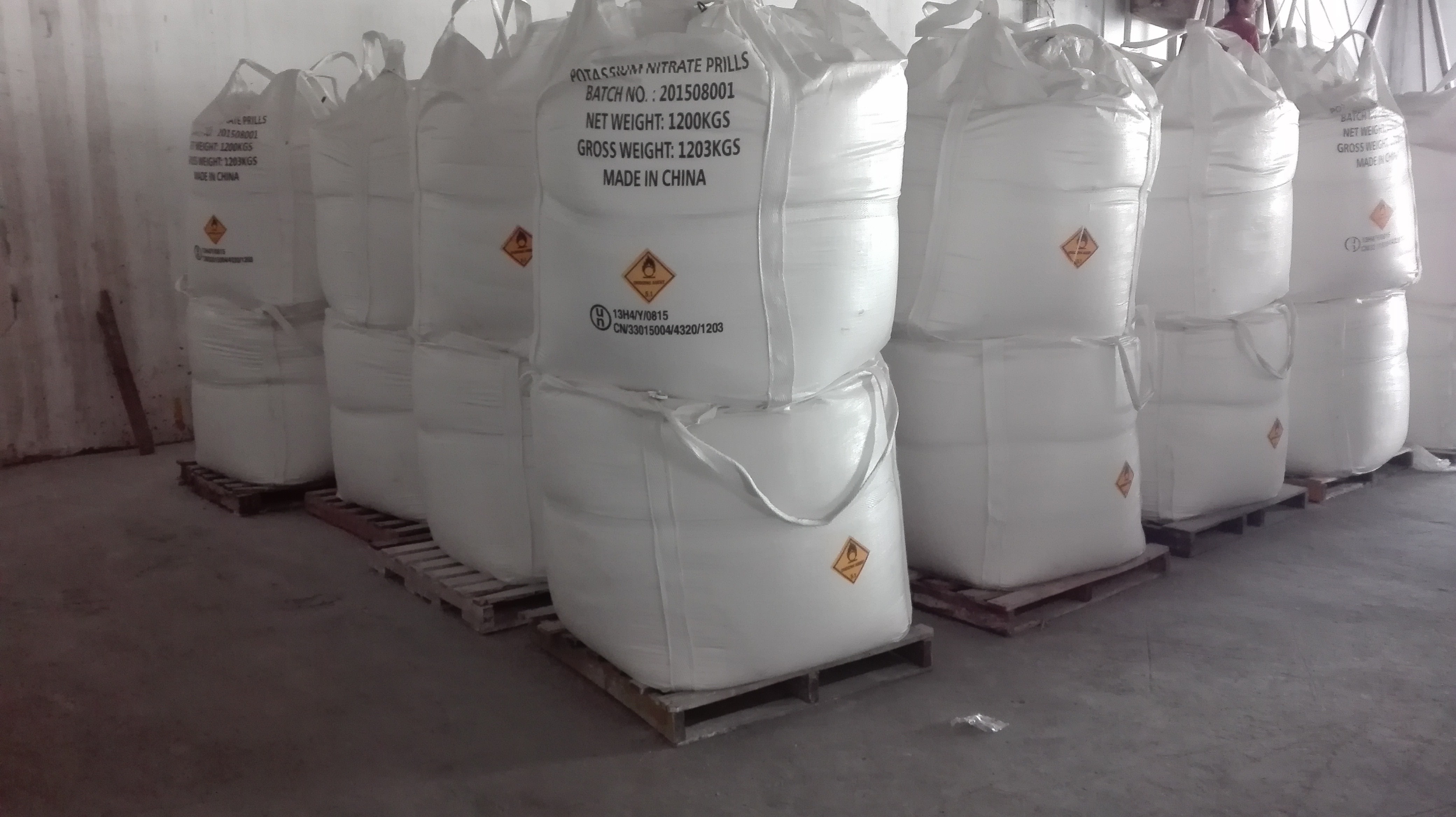 White Prills Explosives Materials Nitrogen Fertilizer Potassium Nitrate 13-0-46 For Molten Salts