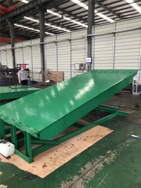 Industrial Telescopic Lip Dock Leveler For Pallet Truck Driving On Retractable