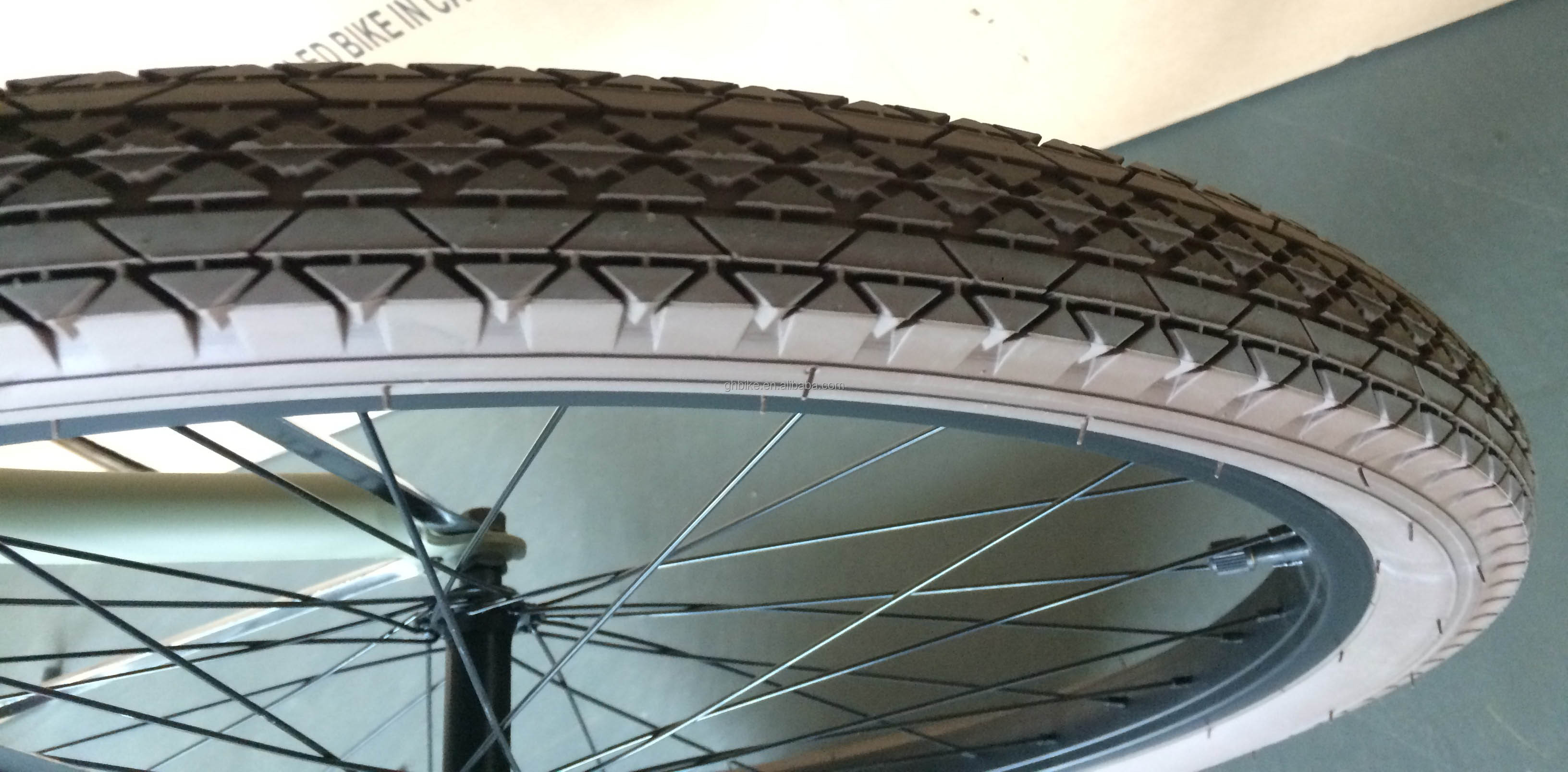 Double V Brake 26" 2.125 White Wall Tire Hi-Steel Frame Shimano 7 Speed OEM Customized Adult Men CE CPSC USA Market Beach Cruiser Bicycle