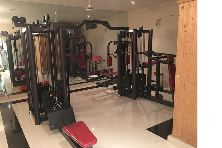 Green Commercial Multi Station Gym Equipment 8 Station Fitness