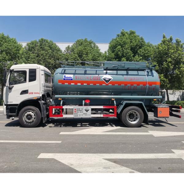 Donfeng 4x2 Chemical Tanker Truck 18.3CBM Fuel Transport Trucks With 190HP Engine