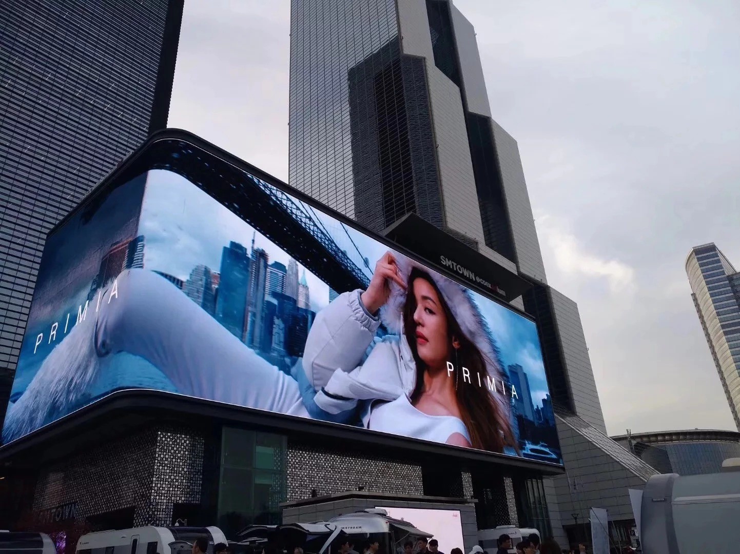 Iron Cabinet Full Color Outdoor Fixed LED Display SMD P6 Screen Naked Eye 3D Viewing