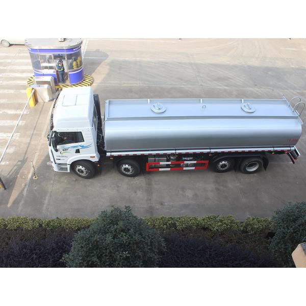 Jiefanghan Front Four Rear Liquid Loaded Vehicle 28 Cubic Meter With Six Wheels