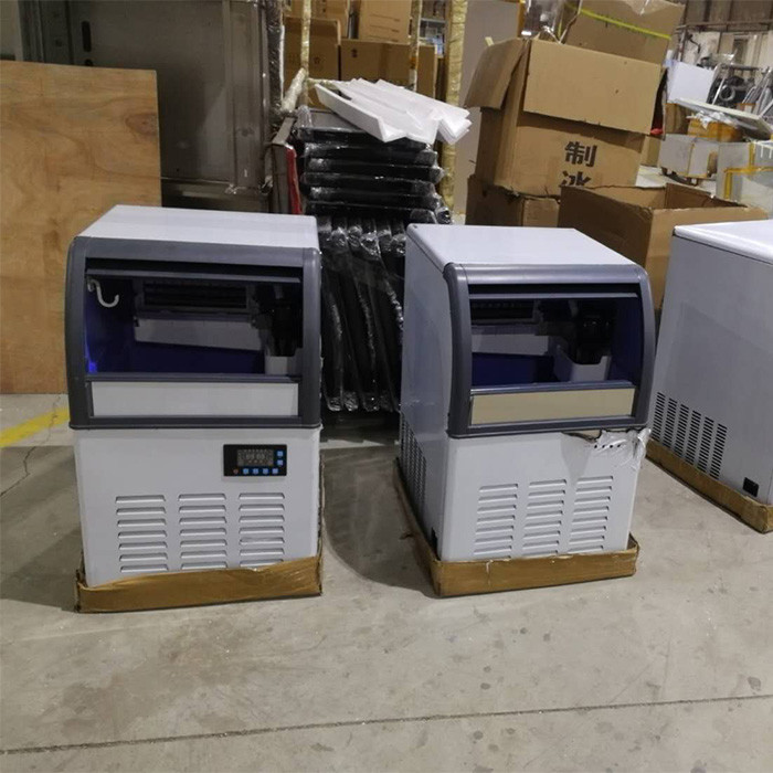 Fan Cooling 36kg/24hrs Square Ice Cube Machine For KTV