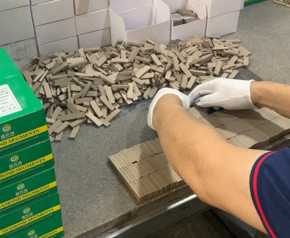 Fast Cutting Diamond Segments For Granite Edge Cutting Bridge Saw 600mm
