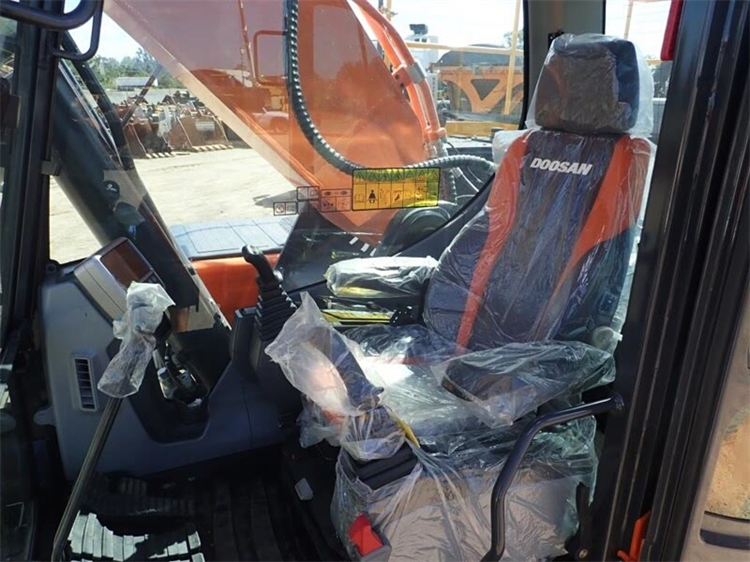Second Hand Doosan DX300 Excavator 30 Ton in Good Working Condition for Earth-Moving