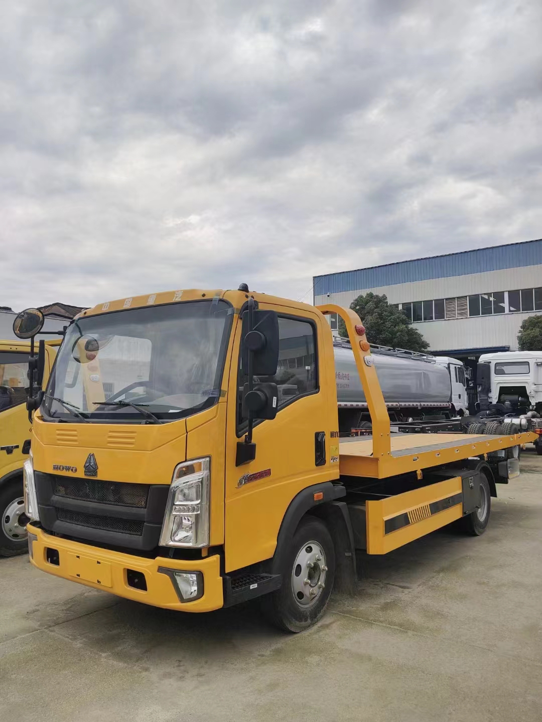 Flatbed Truck 5 Tons Tilting Pallet Trailer for Sale