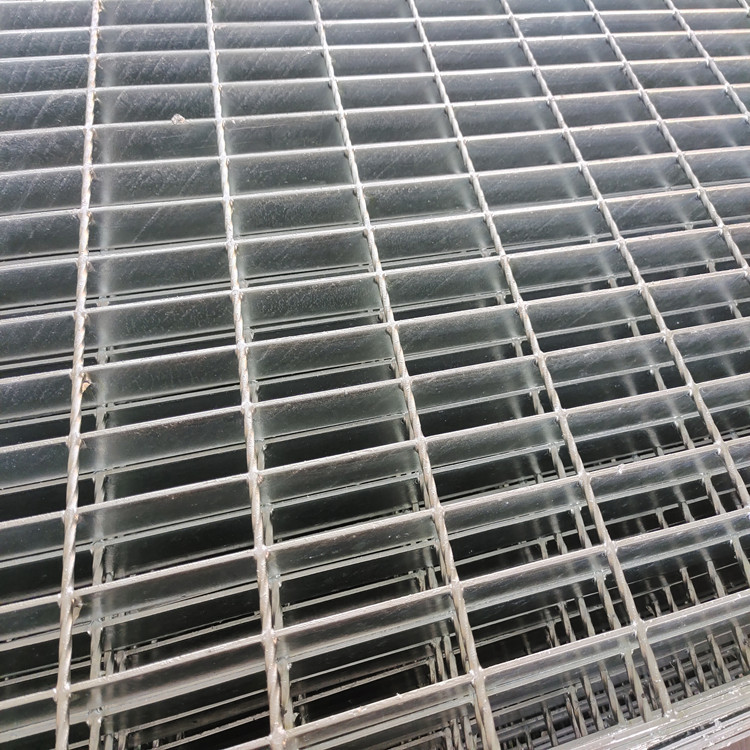 Offshore Industrial Steel Grating For Oil Site Maintenance Equipment Step Plate