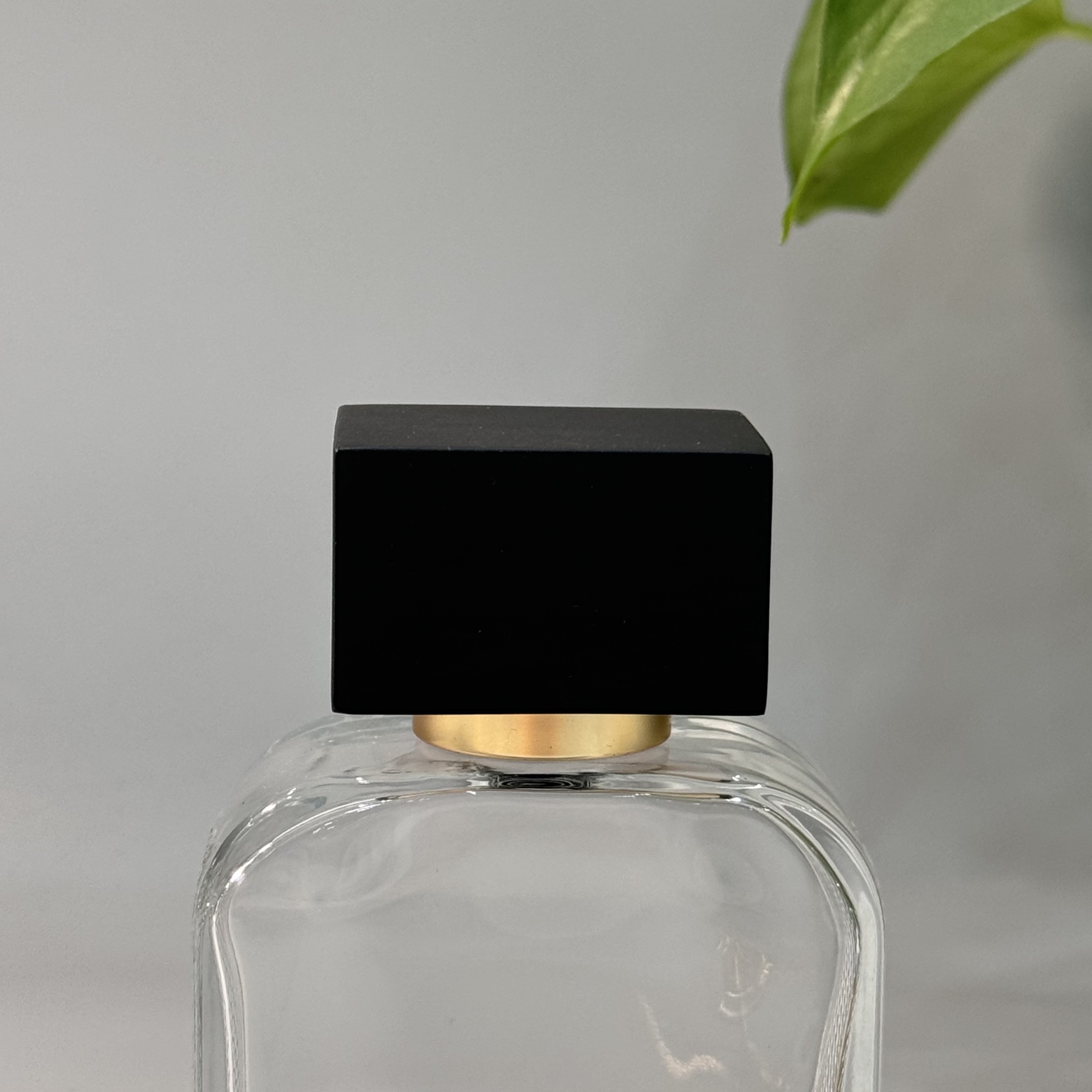 Eco-friendly Zamak Perfume Caps Customizable Size And Logo Enhance Fragrance Presentation No Mould Fee High Grade Zinc Alloy