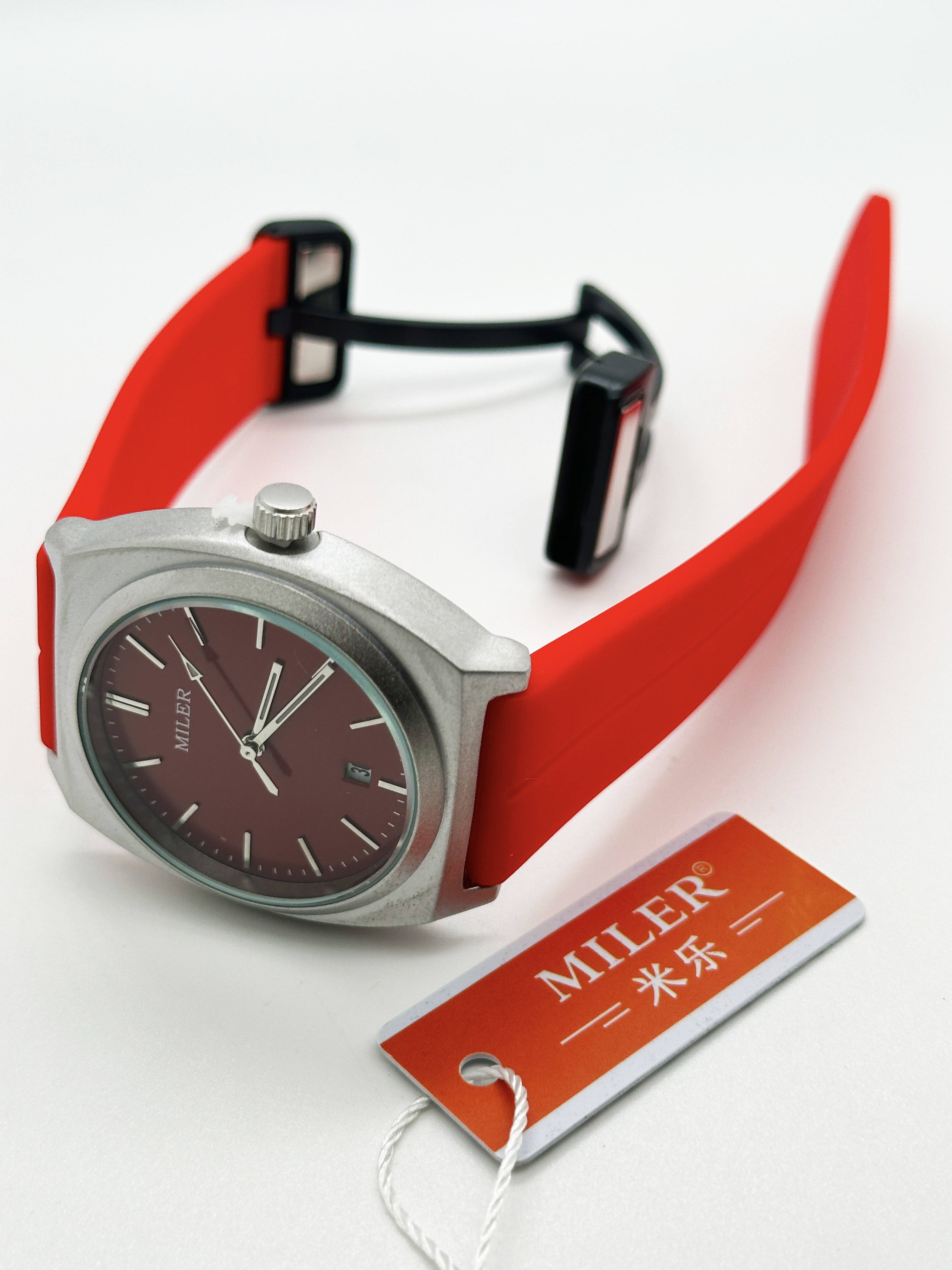 China Factory Outlet Bright Color Sporty Silicone Strap Watch With Buckle Clasp 30M Water Resistance