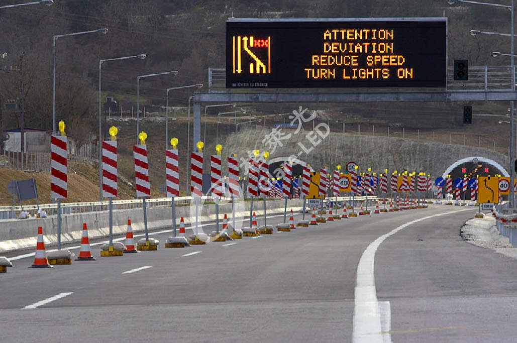 Highway Signs Traffic LED Display Screen with 16*8 Panel Size and 31.25mm Pixel Pitch