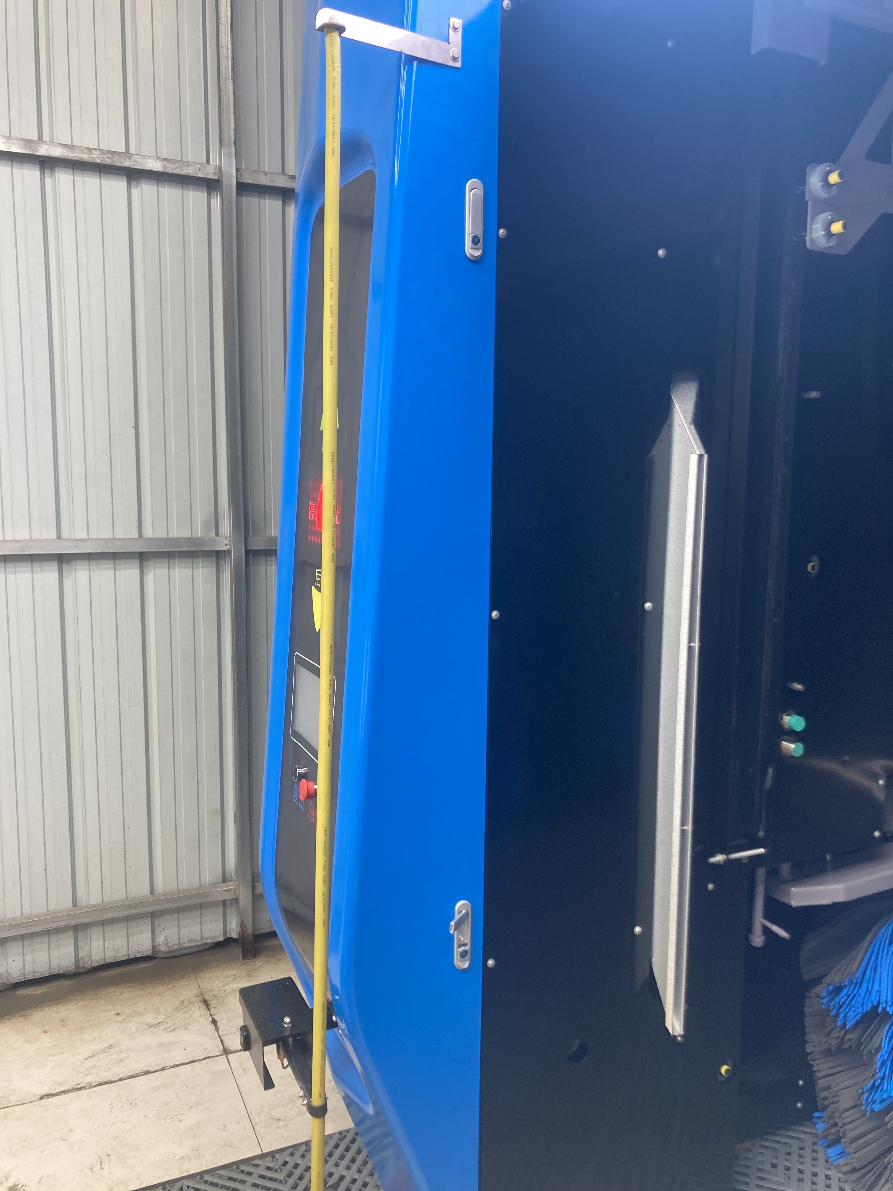 Automatic Sapphire Color Rollover Car Wash Machine CF380 With Smart Ad Screen