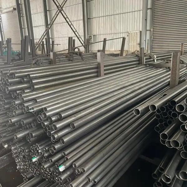 A513 Carbon Steel Seamless Pipes Oil Tubing 3.5 4 5mm Thickness 39mm OD ASTM