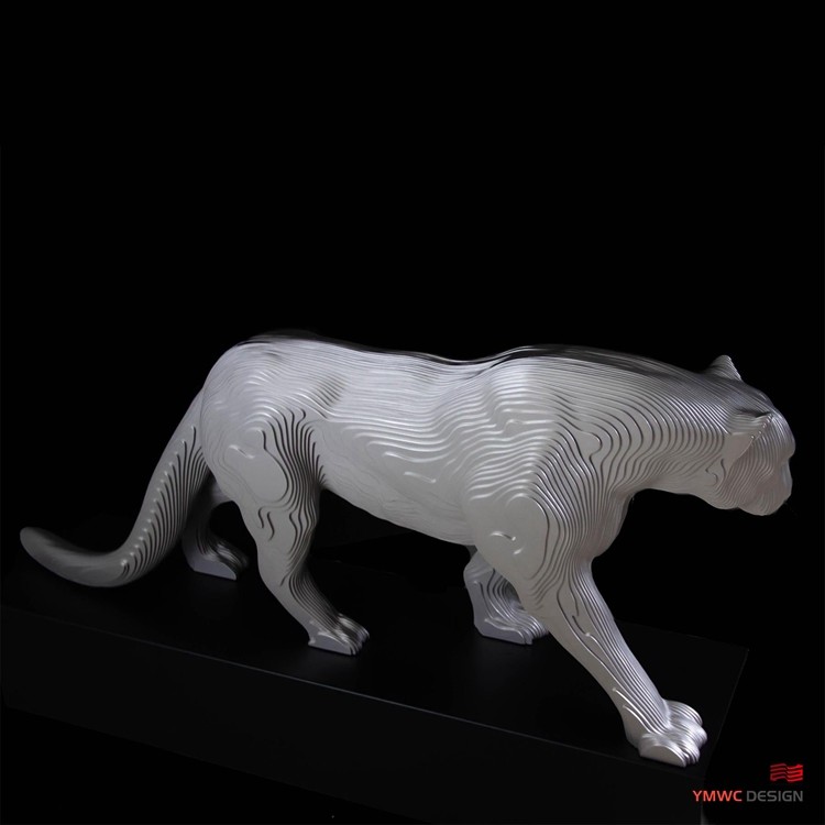 Regional Feature Europe Artistic Installation with Life-size Bronze Leopard Sculpture