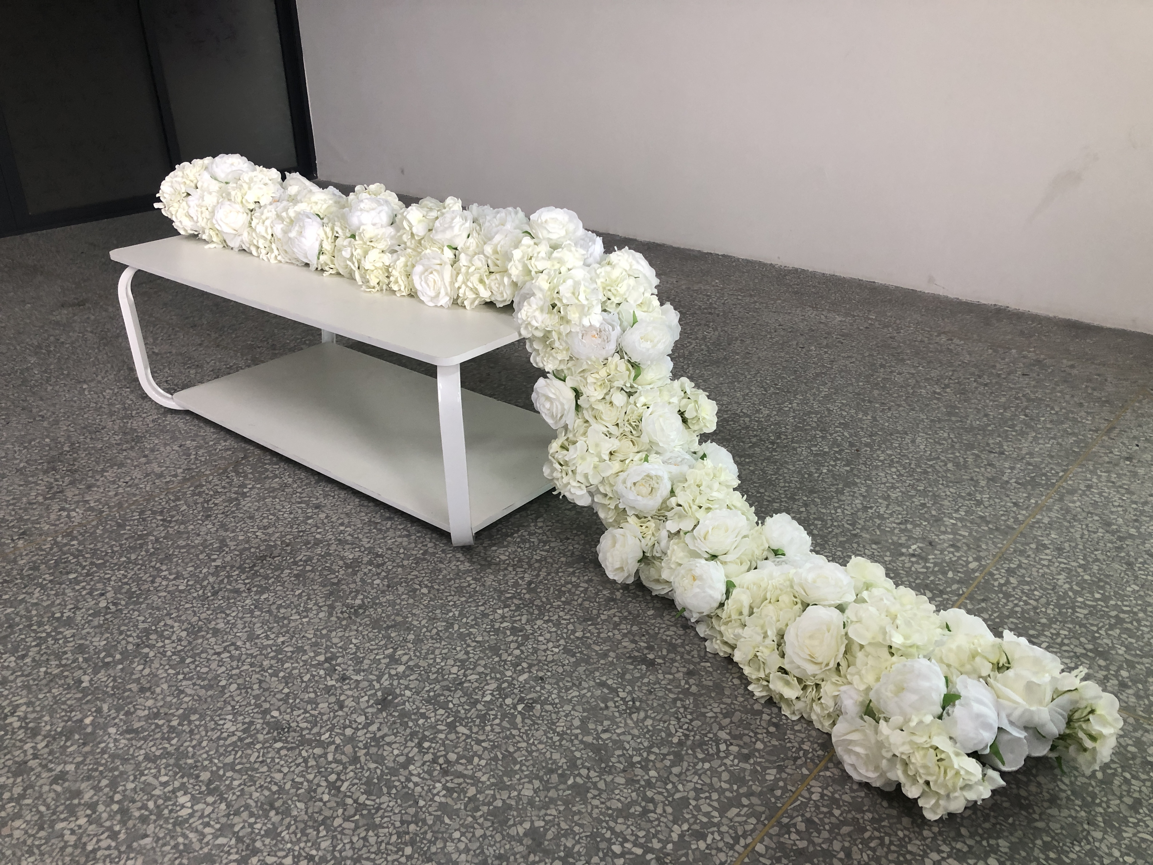 Wedding Decoration Supplies Custom Color Silk Wedding Floral Table Runner Sweetheart Table Artificial Flowers