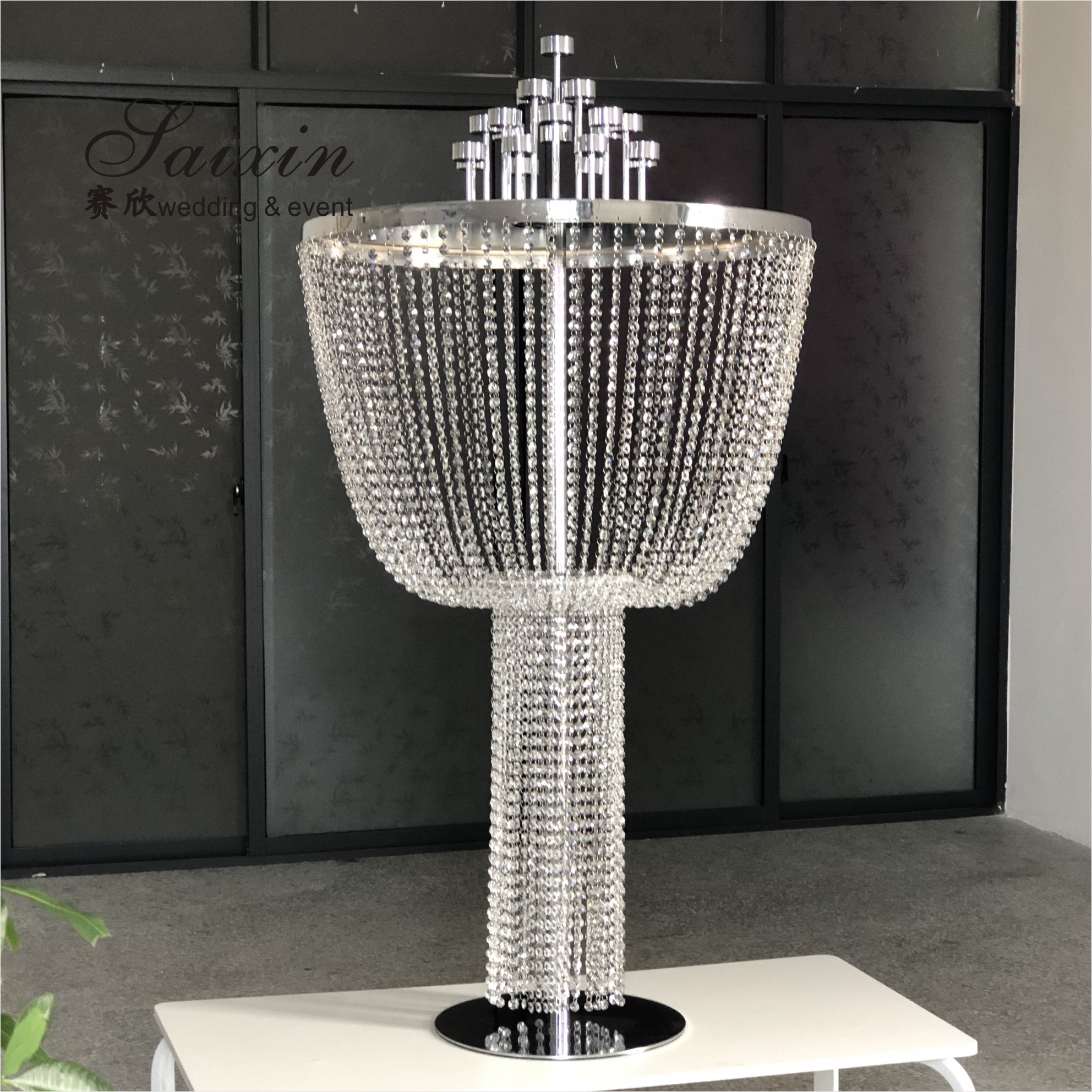 Saixin hot sale wedding decoration large crystal centerpiece flower stands