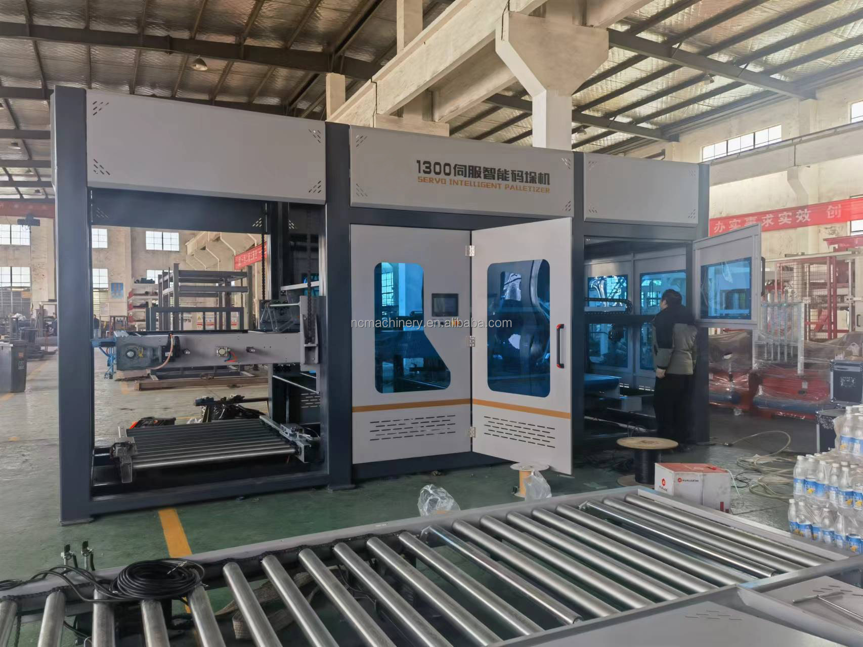 Water Beverage Processing Plant Automatic Servo Intelligent Palletizer 2000 KG Capacity