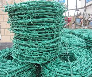 China BWG16xBWG16 High Toughness PVC Plastic Coated Barbed Wire Roll wholesale