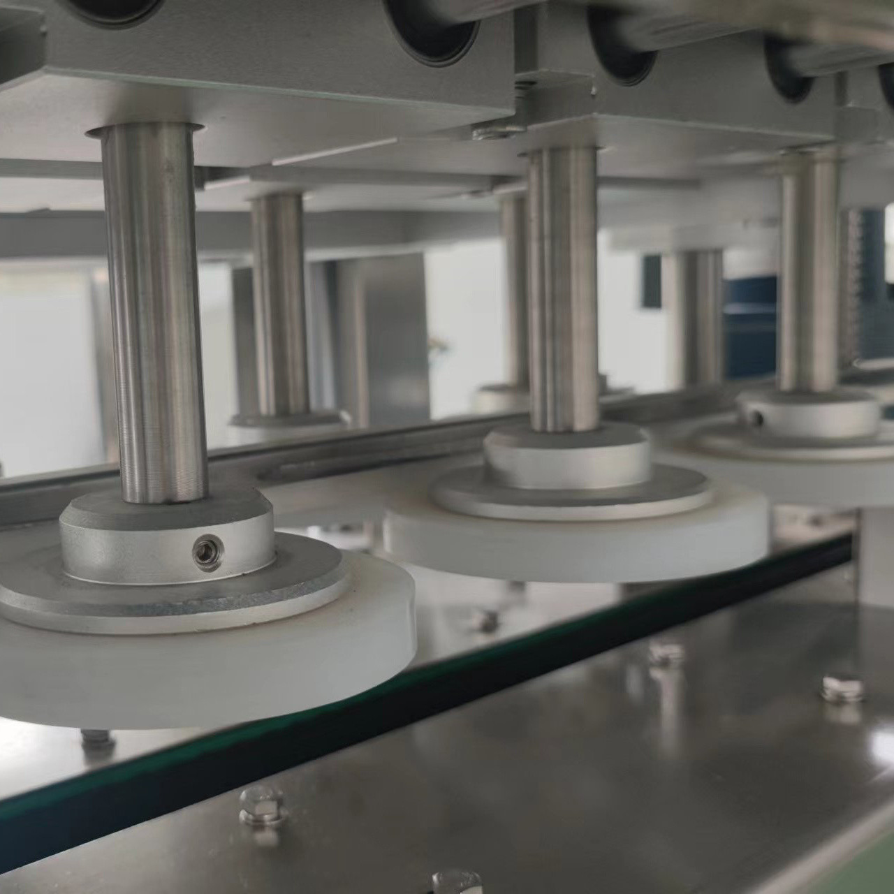 China Automatic Capping Machine Manufacturers Glass Bottle Capping Machine