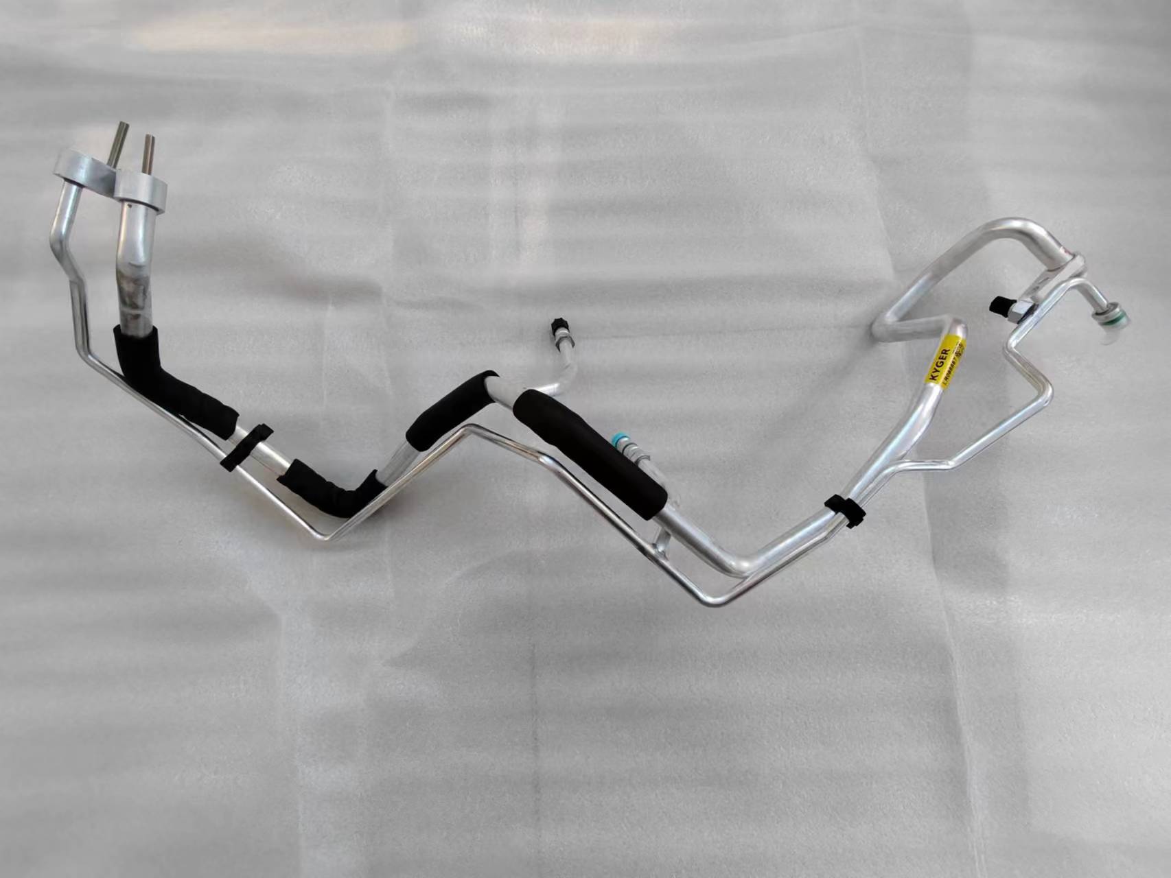 OE High Pressure Fuel Feed Pipe Rail Injection system C2Z30691 AJ811922 AJ811527 Fuel Pipe for Jaguar XJ XF