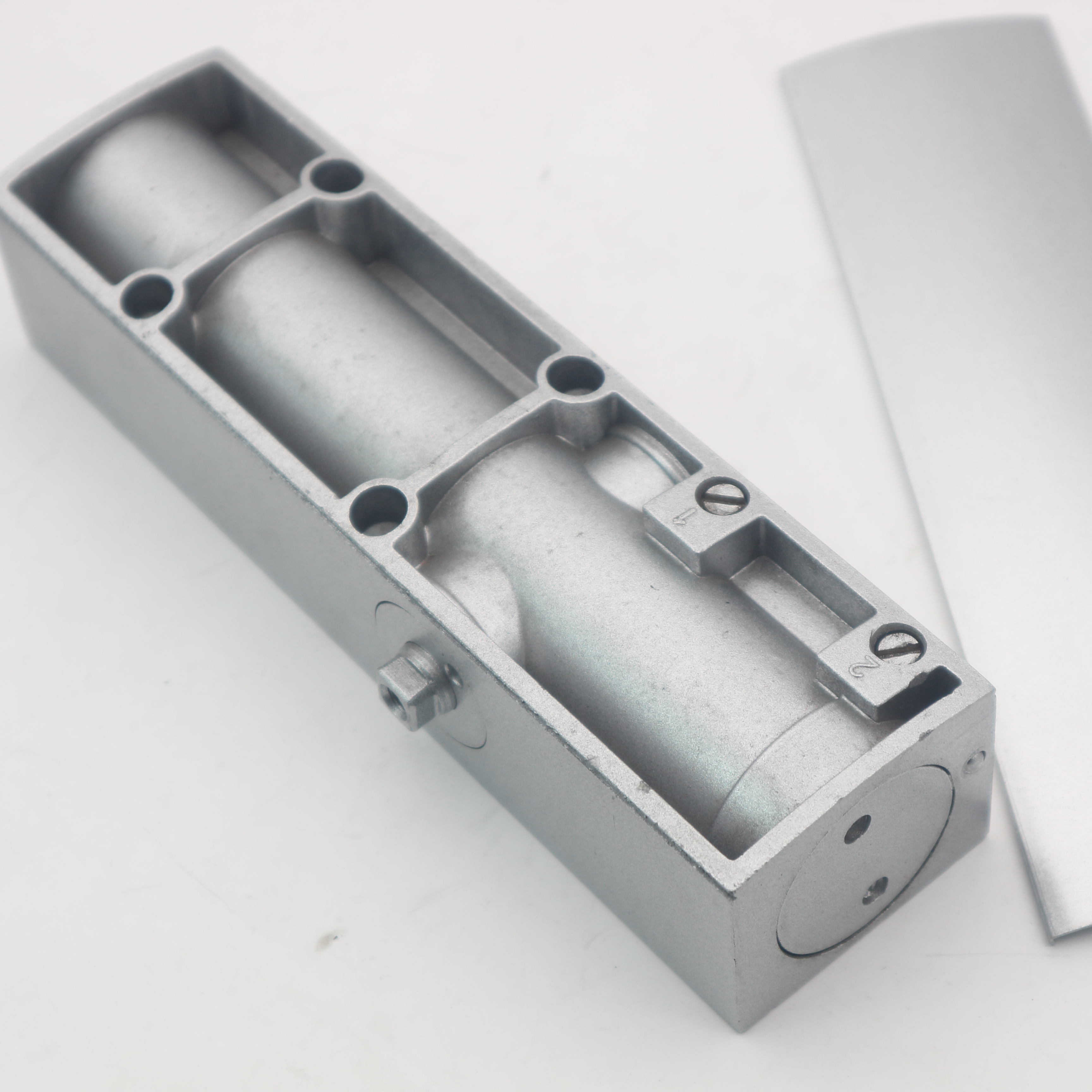 Adjustable Hidden Hydraulic Door Closer for Standard Applications and Smooth Closing