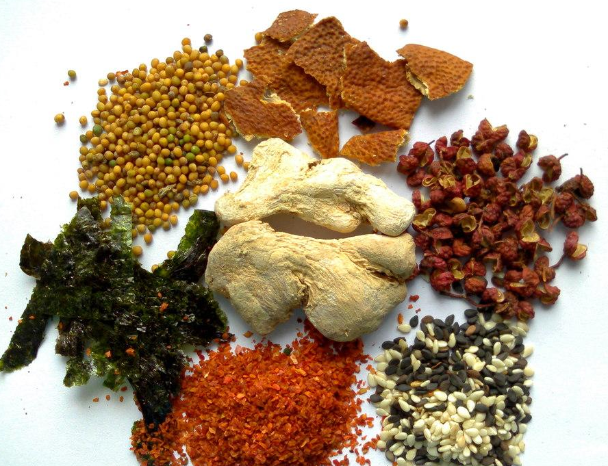 Experience the Perfect Blend of Dried Red Chili and Shichimi Nanami Togarashi Powder