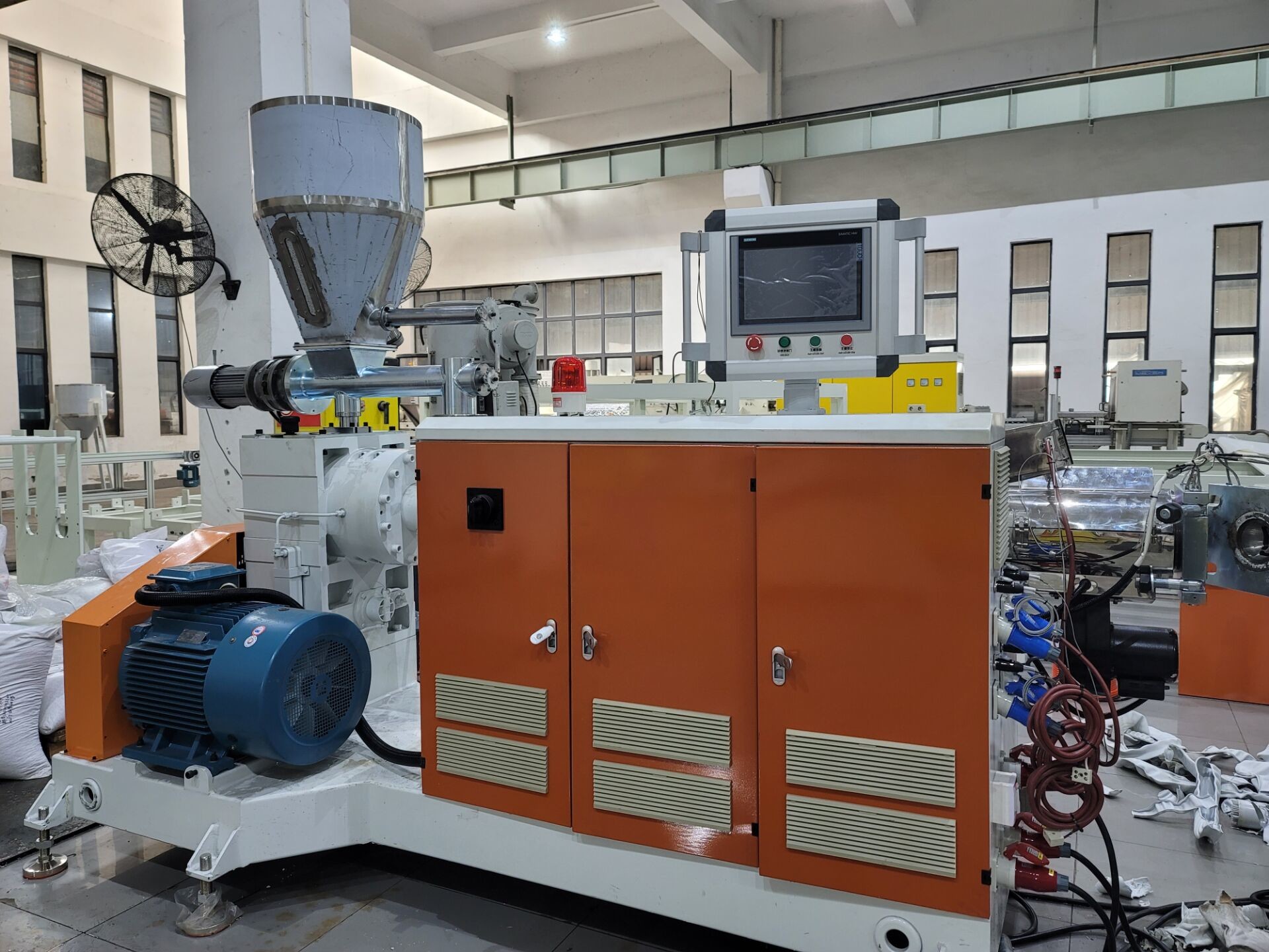 VFD Single Screw PVC ABS PP Plastic Profile Extrusion Machine