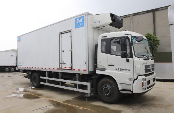 20ft Dongfeng 4x2 Refrigerated Box Trailer / Refrigerated Cargo Van Diesel Fuel