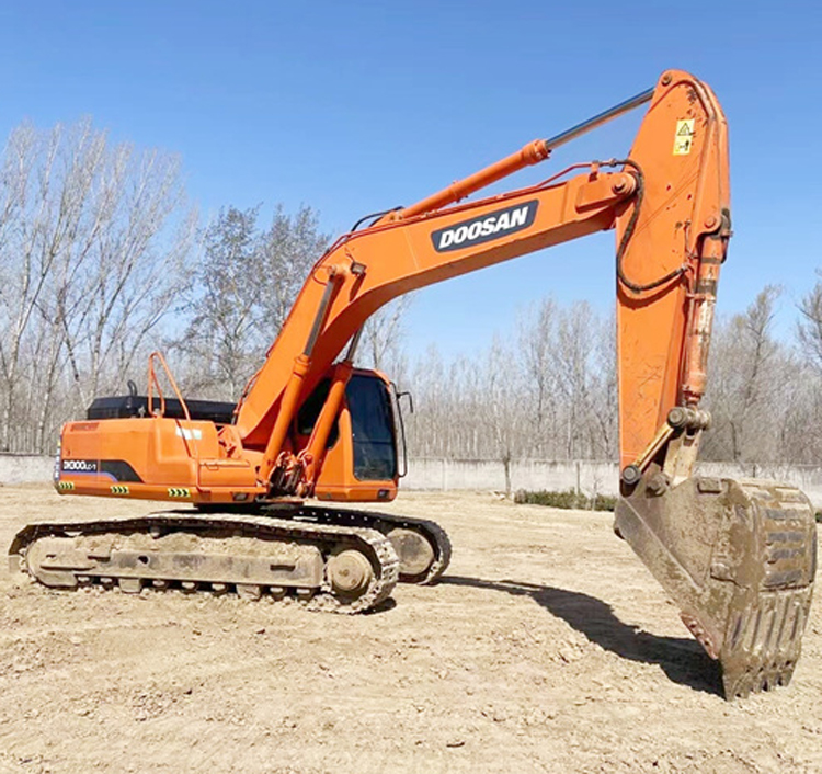Active Korea Original Doosan DH300 30 Ton Excavators for Earth-Moving in Shanghai