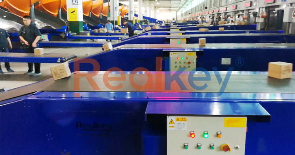 Smooth Conveyance Telescoping Belt Conveyor For Warehouse / Logistics Centers