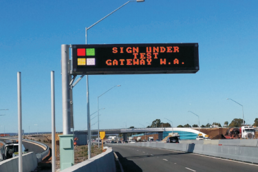 1pcs Outdoor Highway Traffic LED Message Board Screen with Trailer 256*128 32768 Dots