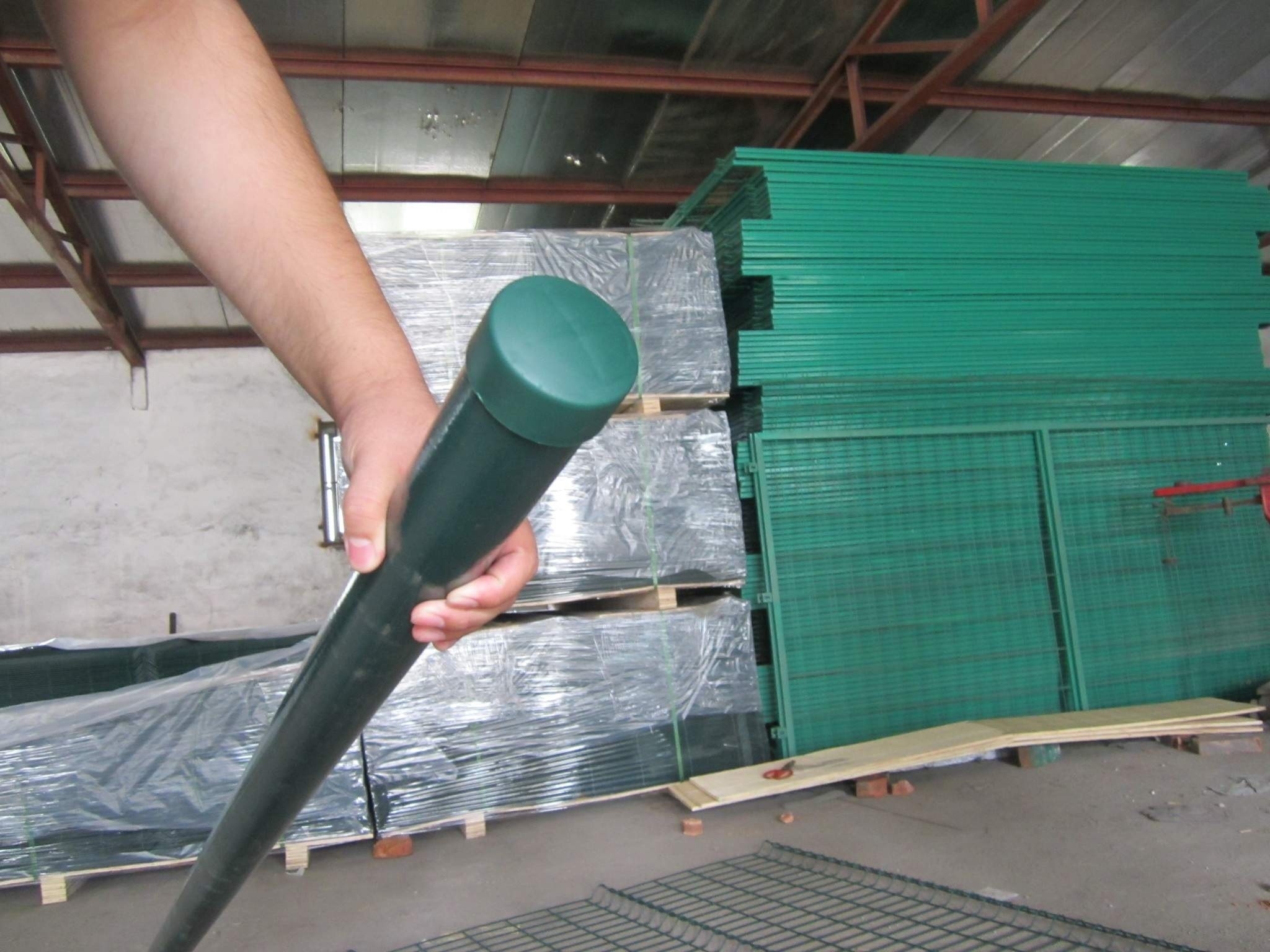 Nylofor 3D Curved low cost wire mesh fence for warehouse