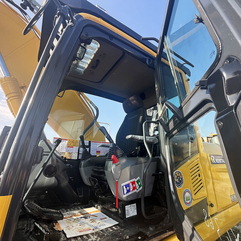Used Komatsu PC200-8MO Crawler Excavator 110kw Rated Power 1m³ Bucket Capacity In Stock