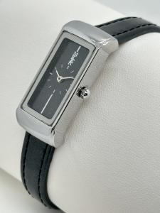 China Classic Engraved Leather Strap Quartz Watch 30 Meters Water Resistance wholesale