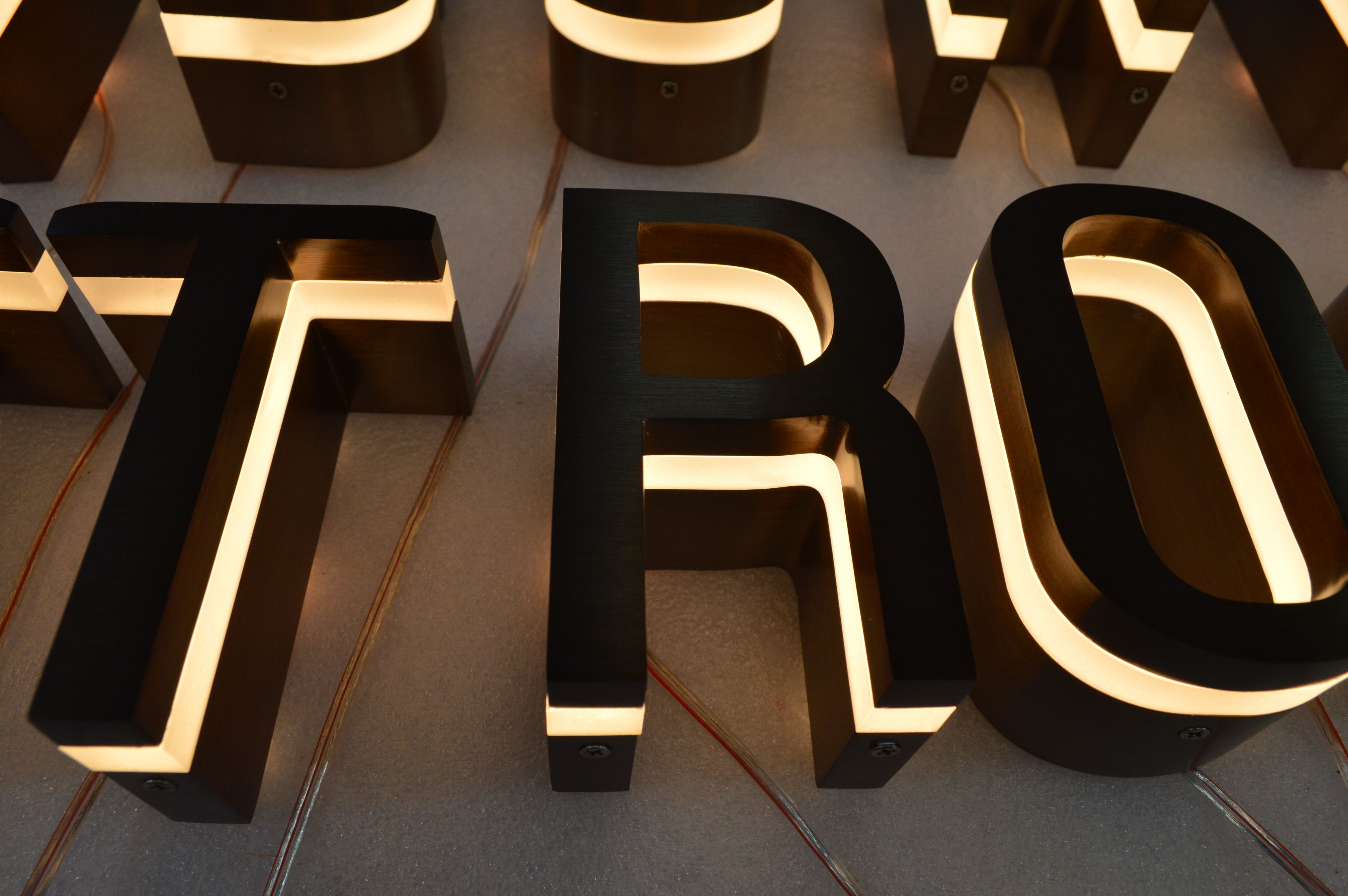 SUS LED Edge Lit Signs Wall Mounted 12mm Stainless Steel Panel Digital Printed