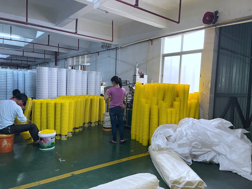 Biscuits Small Round Food Grade Buckets Plastic Container With Lid