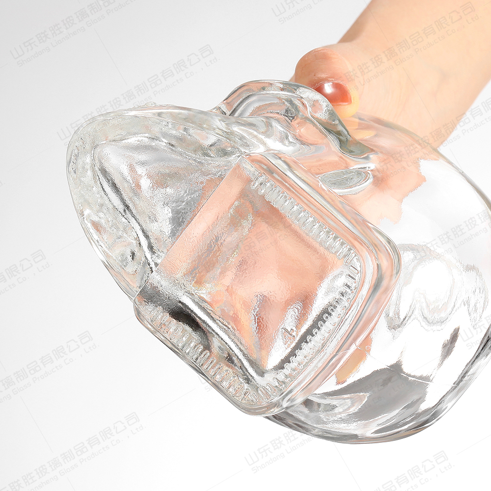 Healthy Lead-free Glass Skull Shape Bottle for Whisky Vodka Spirits 500ml 750ml 1000ml