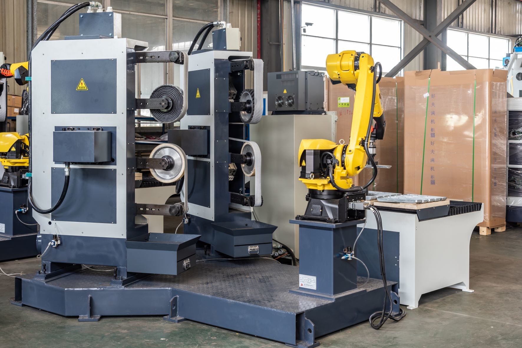 4000mm Sand Belt Robotic Polishing Machine Cell For Metal