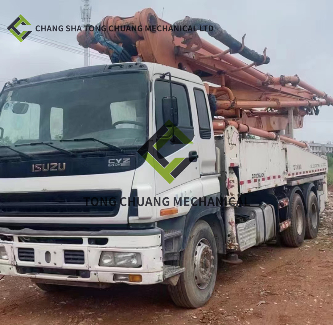 In 2013 Zoomlion ISUZU Chassis 40 M Concrete Pump Truck 5 Cylinders And 5 Masts