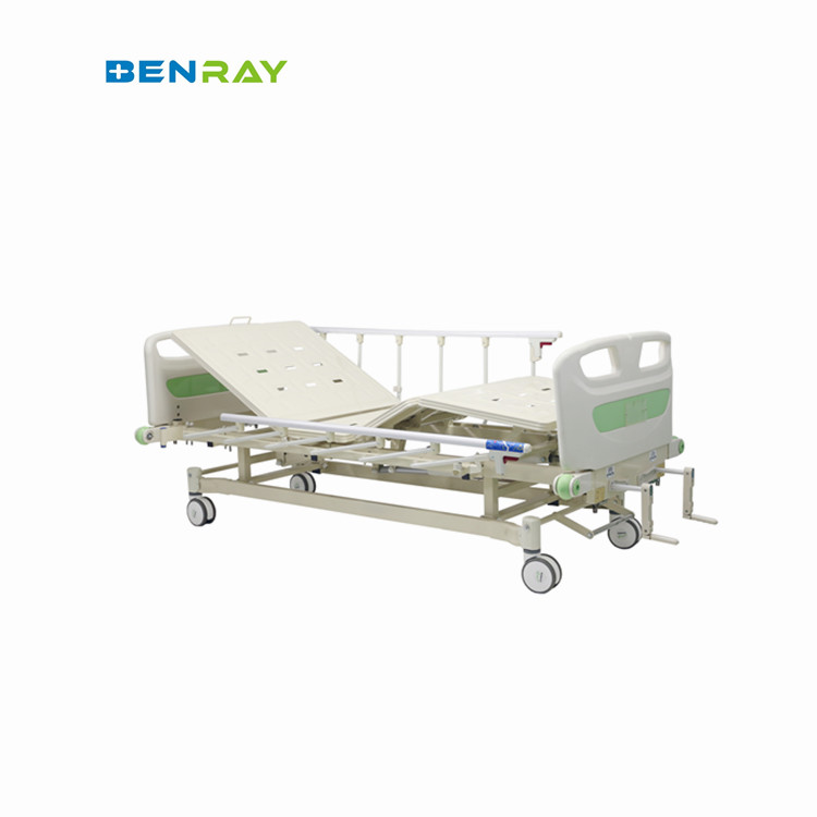 Two Manual Crank System Medical Hospital Bed With Protection Bumper