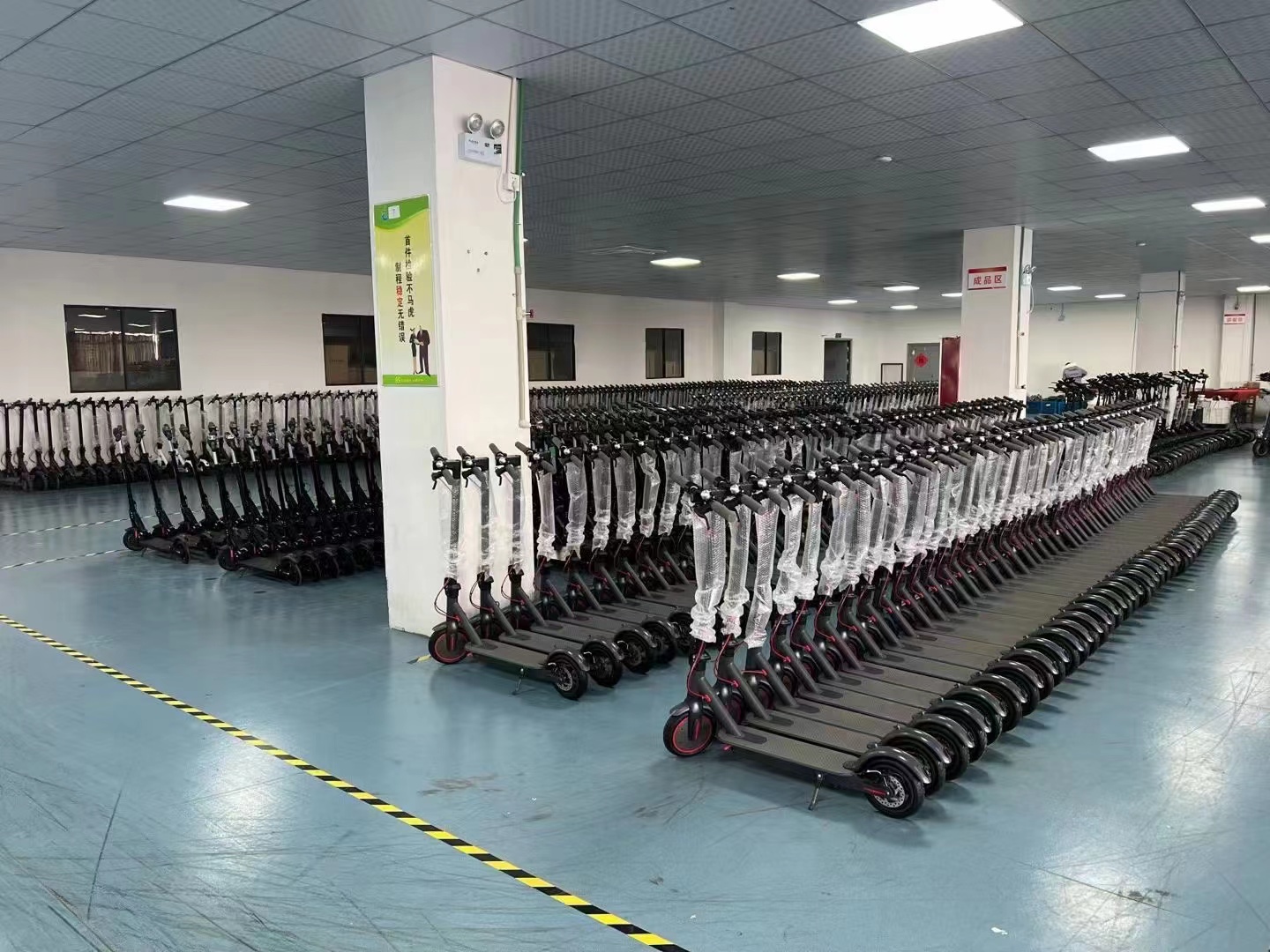 EU/US Warehouse Delivery 350W X8 Folding E-Scooter 10inch 10Ah Electric Scooters for Bluetooth Connectivity