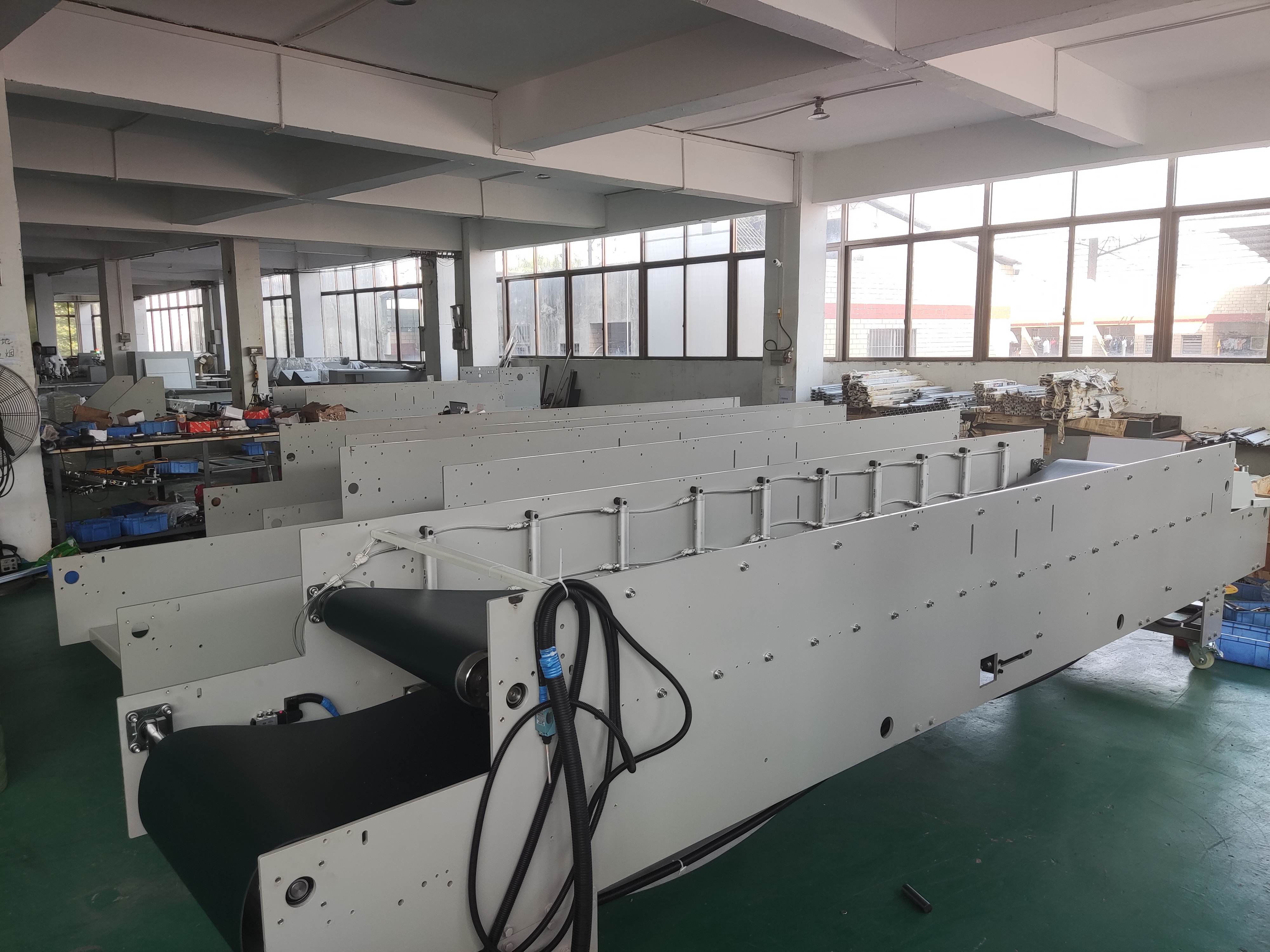 Folder Gluer Machine for Hard Cover Book Making Incorporating Water Soluble Cold Glue