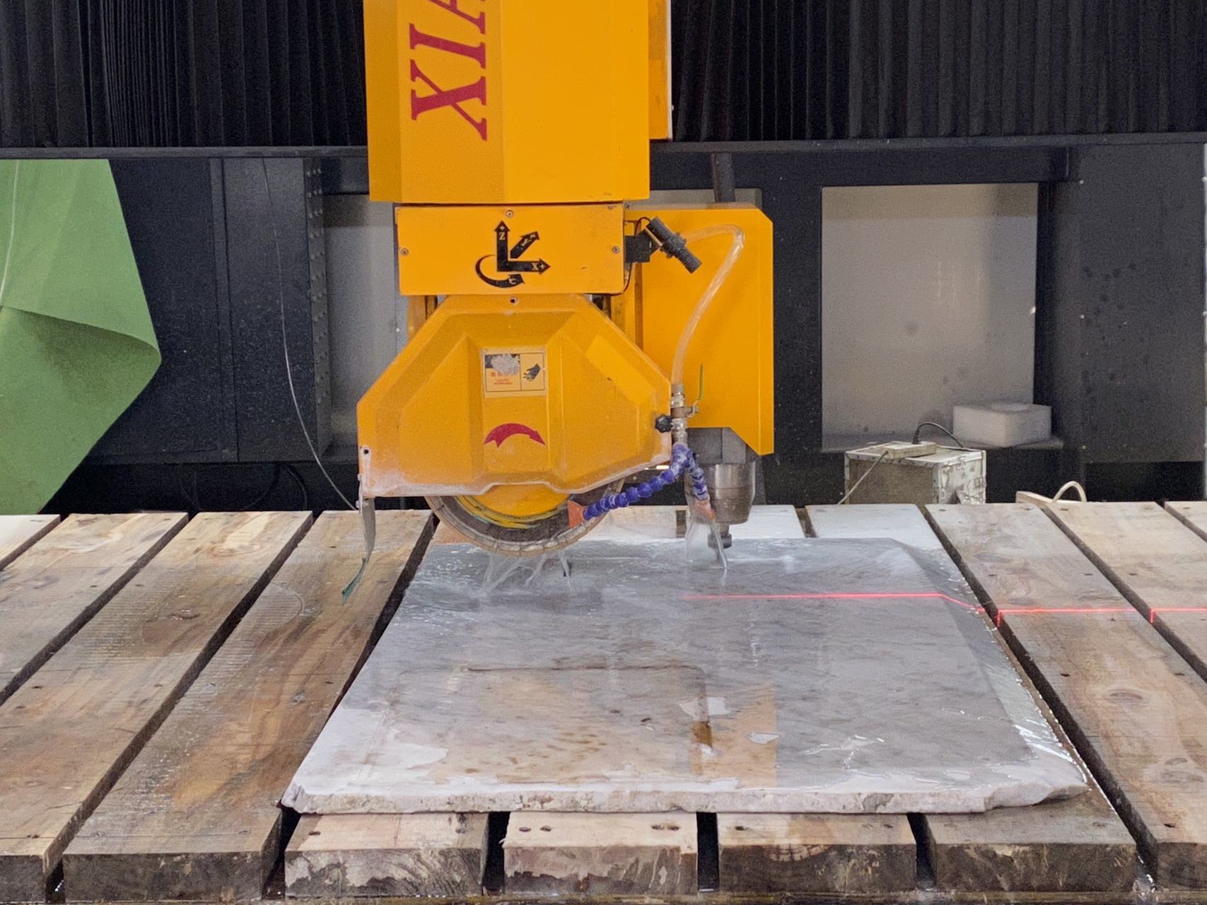 State-of-the-Art Safety System 8000kg CNC 5-Axis Bridge Cutting Machine for Superior Manufacturing