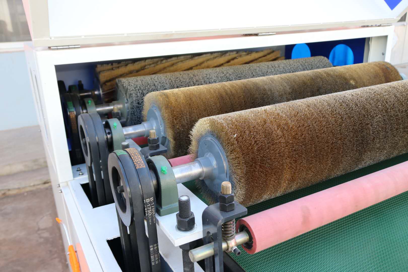 DT1000-4K Long Service Life Wire Brush Machine for Metal Surface Polishing