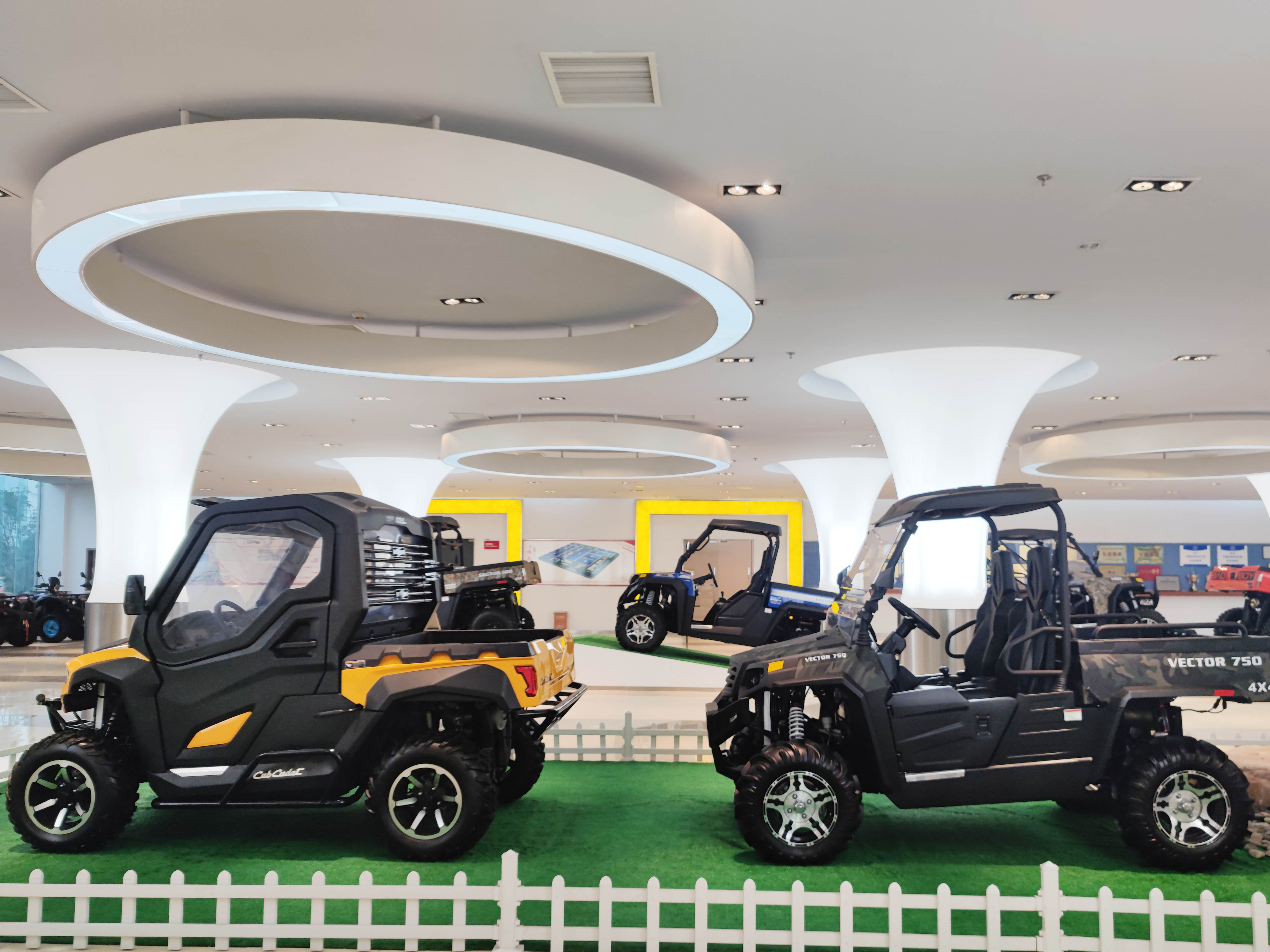 UTV With 700cc EFI Single-Cylinder Water Cooled Engine 2980*1550*1950mm